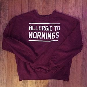 Maroon print women’s crew neck